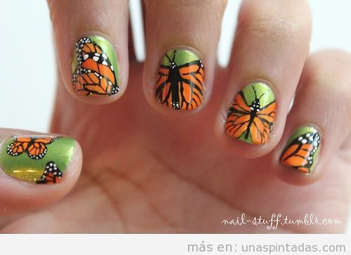 Diseño de uñas con increíbles dibujos de mariposas negras y naranjas