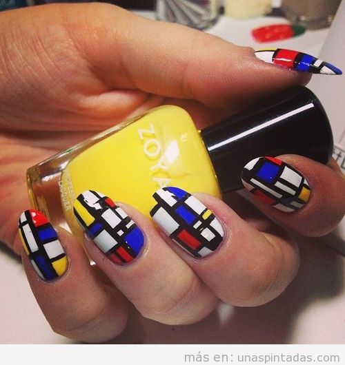 Diseño de uñas al estilo de las obras de arte del pinto Mondrian