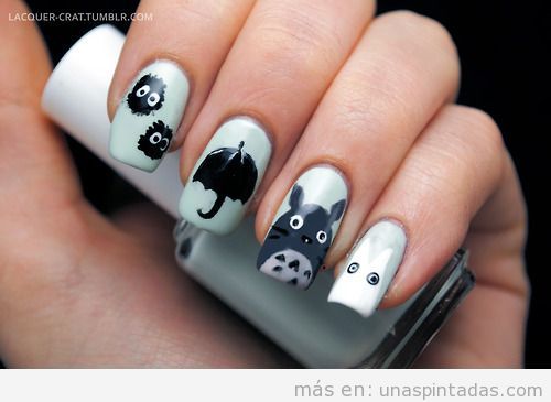 Decoración de uñas con dibujos de la película Mi vecino Totoro
