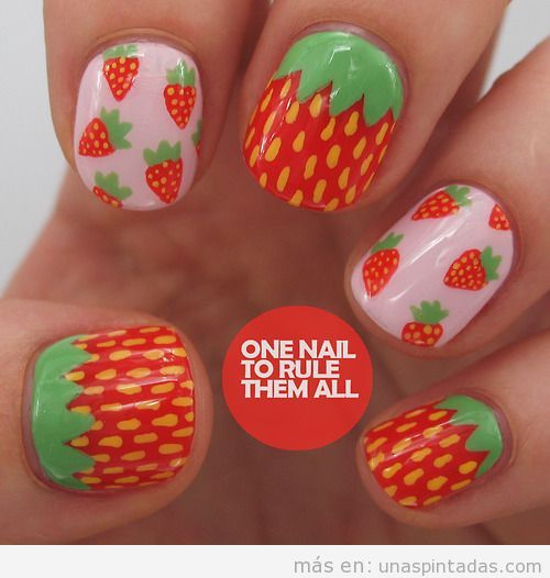 Decoración de uñas con dibujos de fresas