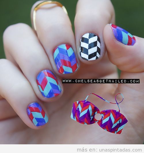 Decoración de uñas con estampado geométrico op art