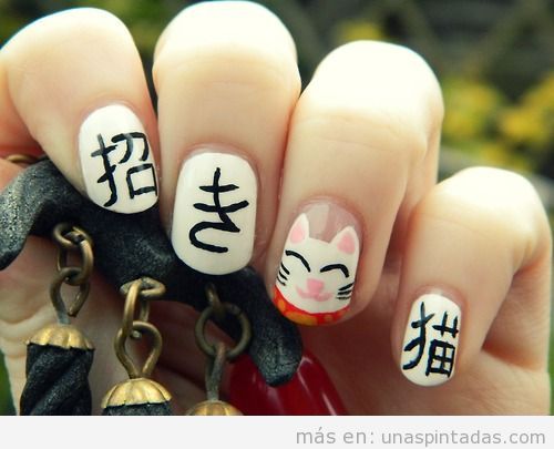 Diseño de uñas del gato japonés Maneki Neko