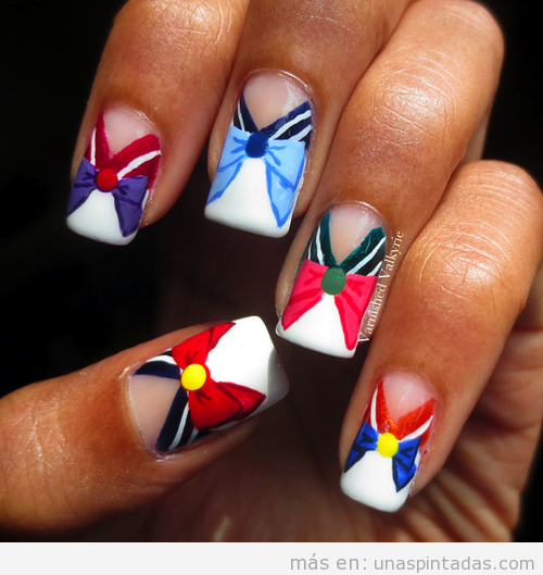 Diseño de uñas con el traje de las Sailor Moon