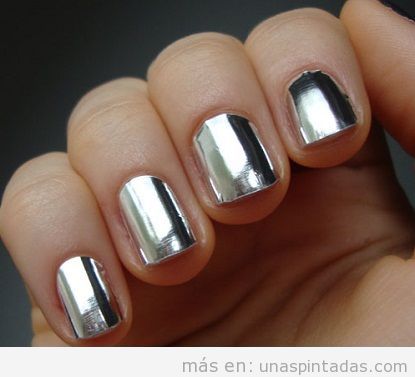 Decoración de uñas plateado, efecto espejo o papel aluminio