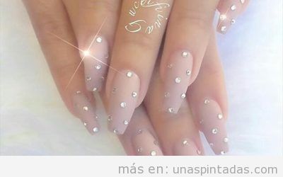 Decoraciones de uñas con cristales Swarovski: brillarán como si tus uñas fuesen joyas