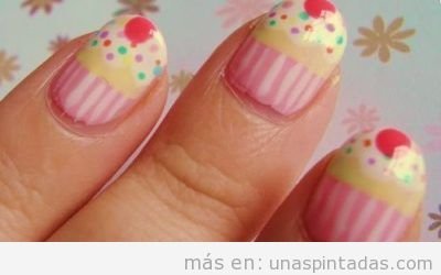 Uñas decoradas con bonitos cupcakes paso a paso