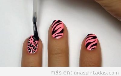 Uñas animal print de cebra