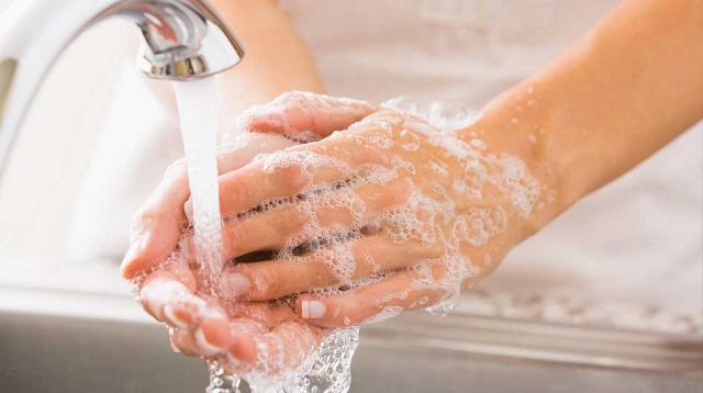 Consejos cuidar piel manos, jabón hidratante