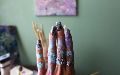 Decoraciones para el día de la mujer ¡Las uñas moradas!