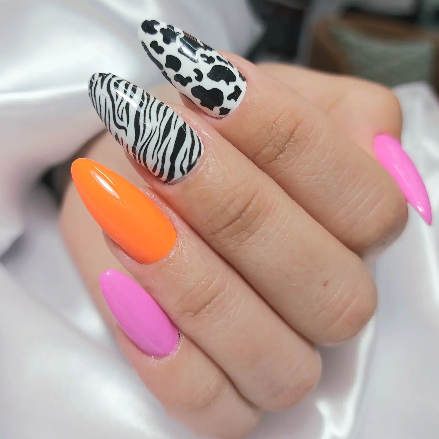 Uñas de colores con animal print