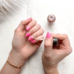 ¿Cómo aplicar uñas acrílicas en casa de forma profesional? 